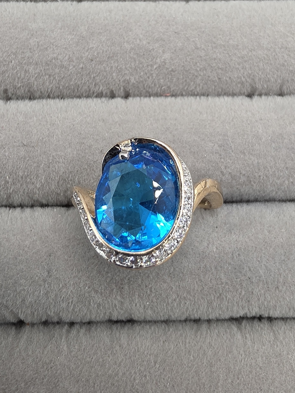 Blue Oval Crystal Swirl Ring Size 7 1/2